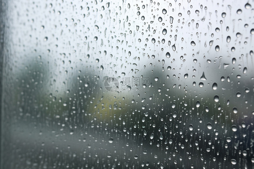 窗上的雨滴图片