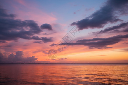 海天一色的日落海洋景观背景图片