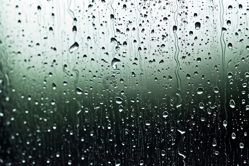 透明玻璃上滑落的雨滴图片