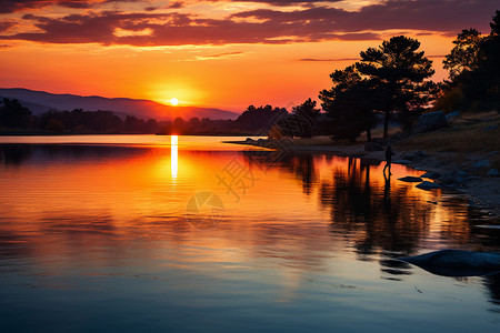 傍晚的太阳湖畔夕阳背景