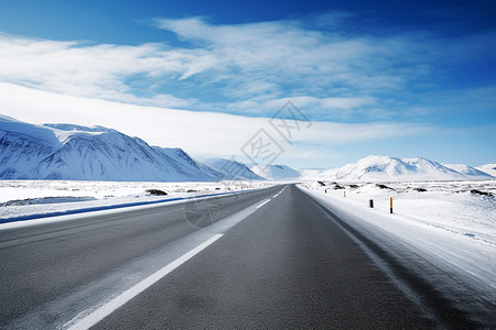 阳光下的雪山公路背景图片