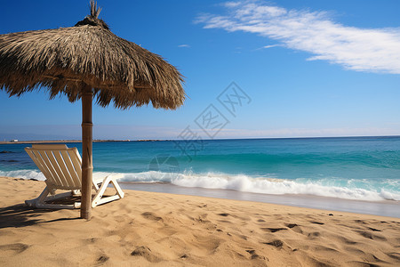 海滩上的躺椅和阳伞背景图片