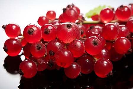 多汁新鲜的红色浆果背景图片