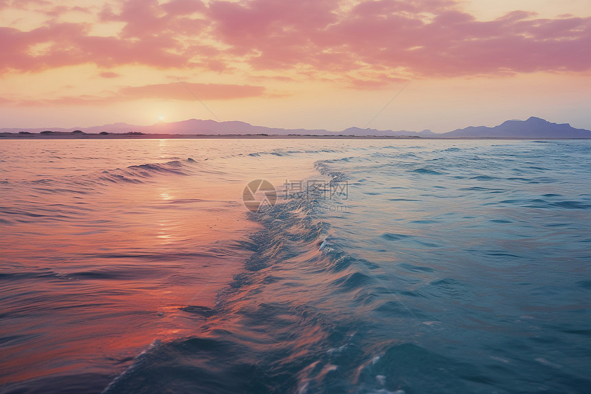 日落下的海洋海浪图片