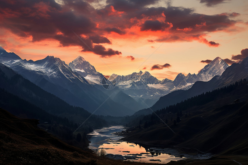 夕阳山脉图片