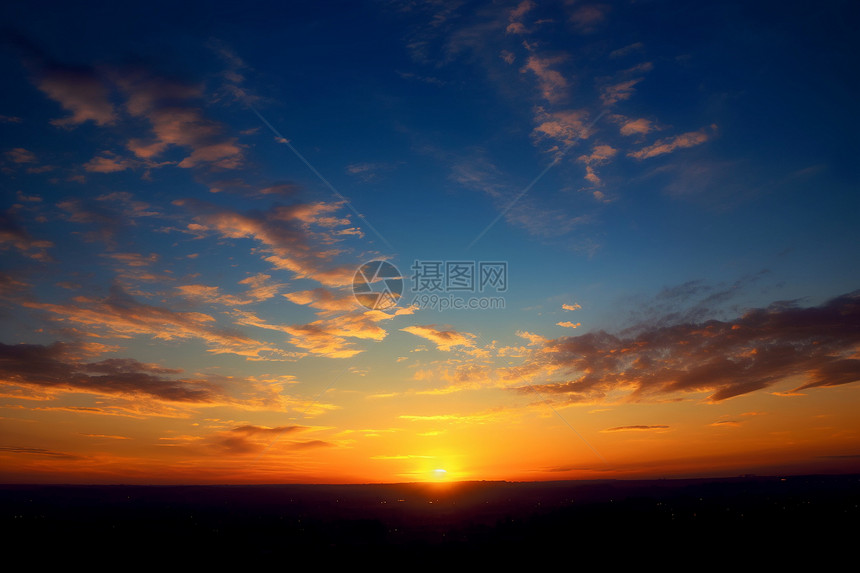 地平线上的夕阳图片