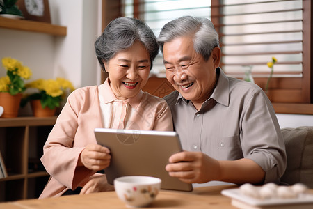 平板电脑视频的老年夫妇背景图片