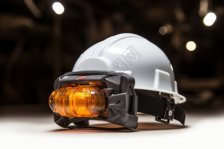 矿工安全帽上的探照灯背景