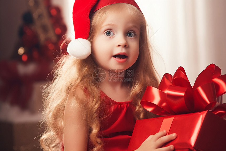 戴着圣诞帽的小女孩图片