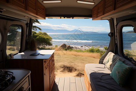 海滩边的露营车背景图片