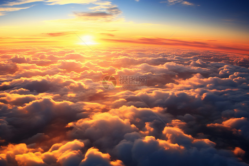 高空俯瞰日落彩云图片