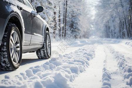 冬天道路素材雪林中的车背景