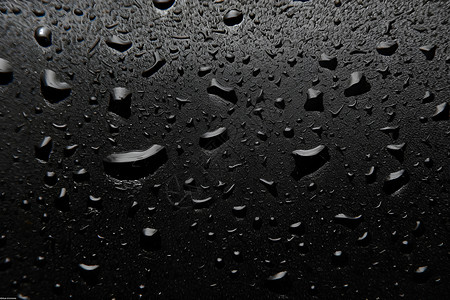 水滴覆盖的玻璃背景背景图片