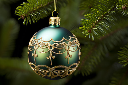 绿圣诞树闪闪发光的绿金圣诞装饰品背景
