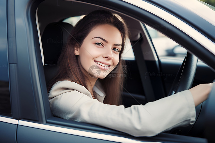 优雅开车的女性司机图片