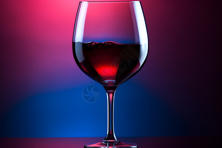 紫红晶莹的红酒杯背景图片