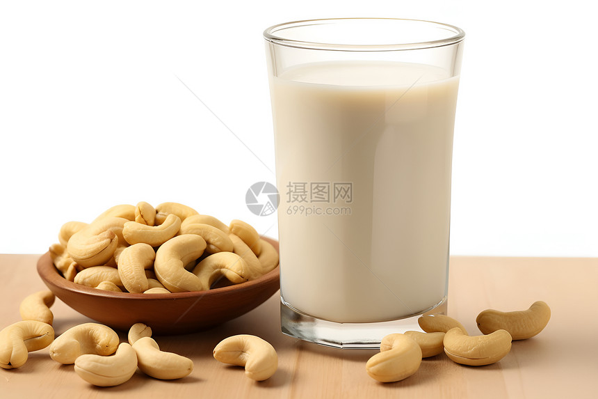 健康饮食的牛奶和腰果图片