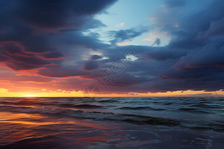 夕阳下的大海背景图片