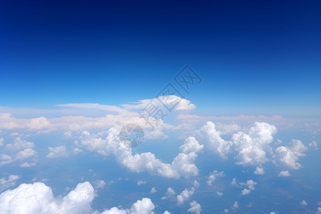 蓝天中的自然云朵背景图片