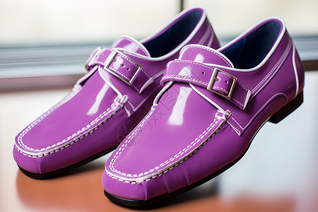 紫色麂皮皮鞋背景图片