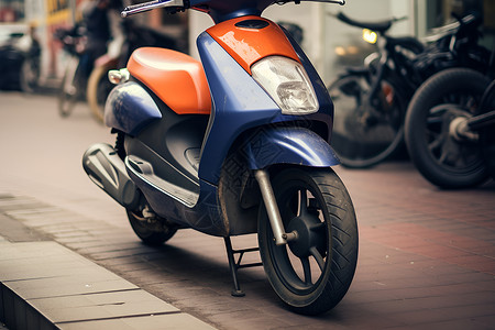 城市中一辆停在路边的摩托车背景图片