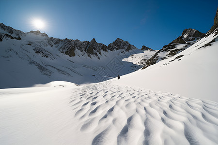 一片雪白的山坡背景图片