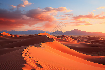 黄昏时分的沙漠景观背景图片