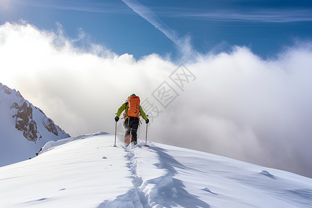 冬天的山冰雪中的冒险家背景