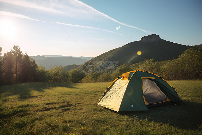 夏季户外露营的帐篷图片