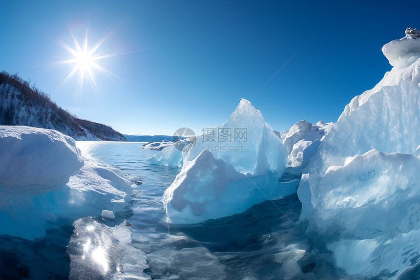 太阳照耀着冰山图片