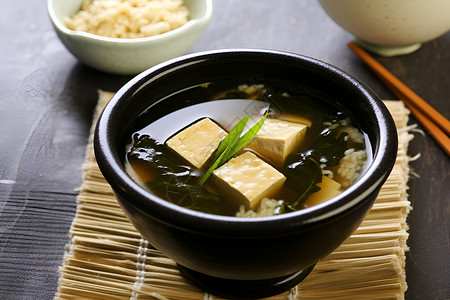 日式冷豆腐美味佳肴的日式豆腐海藻汤背景