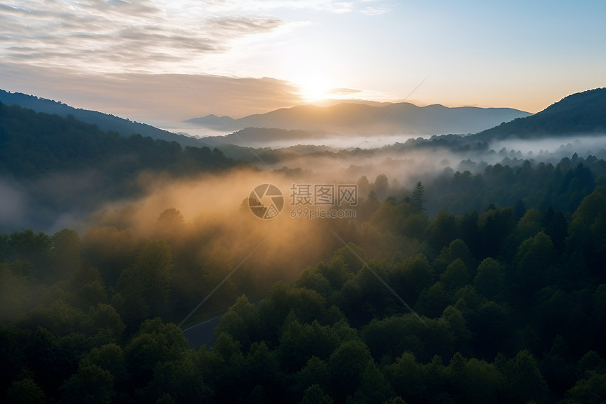 日出山谷的美丽景观图片