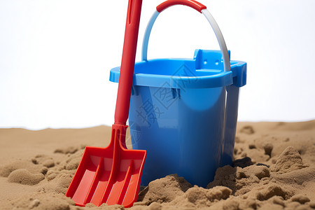 玩具沙滩蓝桶红铲背景图片
