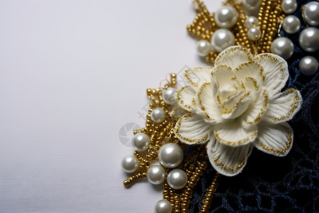 镶有珍珠和珠子的花饰背景图片
