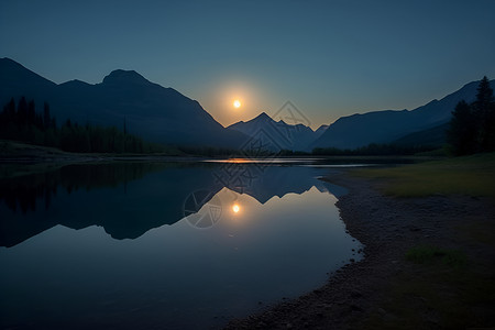 夜晚山间的景色背景图片