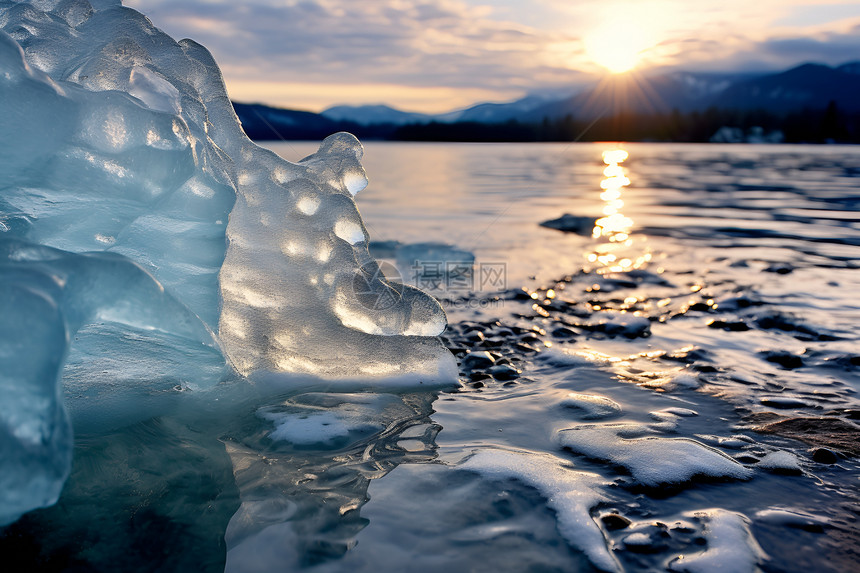 冬季冰冻的湖泊景观图片
