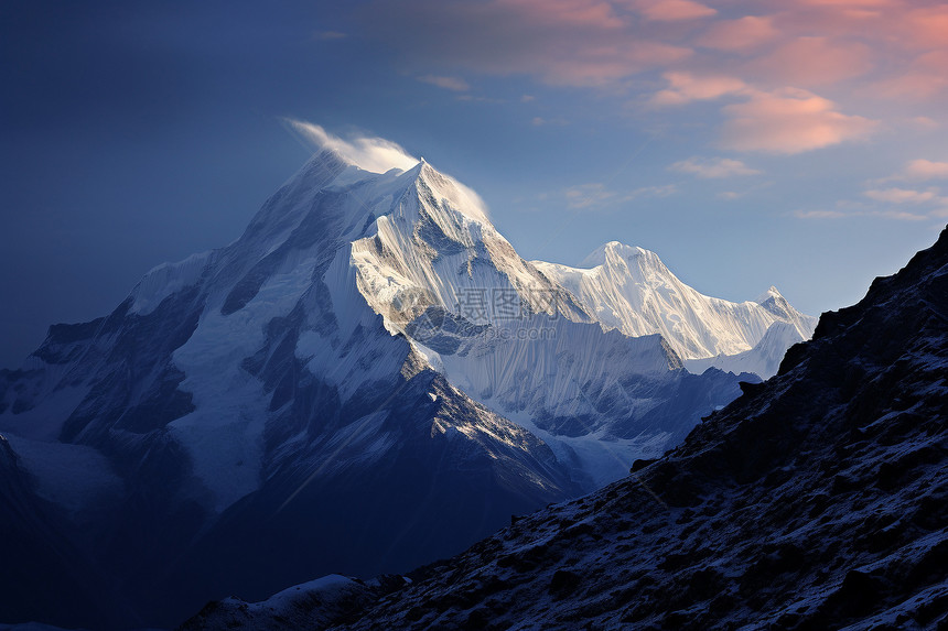 冰雪皑皑的冰山图片