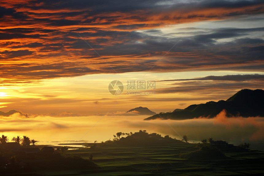 壮观的山谷云海景观图片