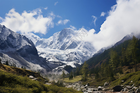 迷雾中的雪山背景图片