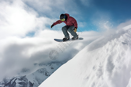 滑雪者在雪山上滑雪高清图片