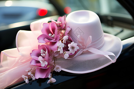 粉色帽子装饰的汽车背景图片