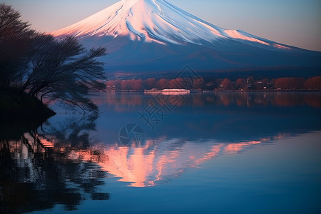 日出下的富士山背景图片