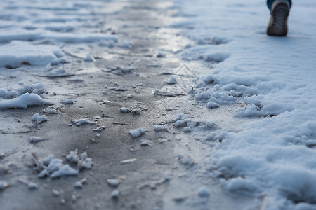 雪花飘扬季节寒冬漫步雪地里留下的足迹背景