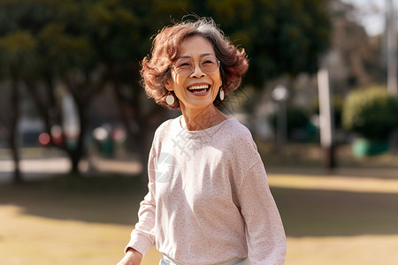 慈祥和睦的中年女性高清图片