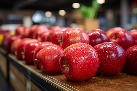 木桌上的红苹果背景图片