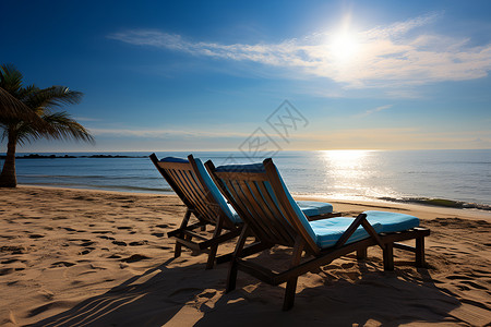海滩上的两把躺椅背景图片