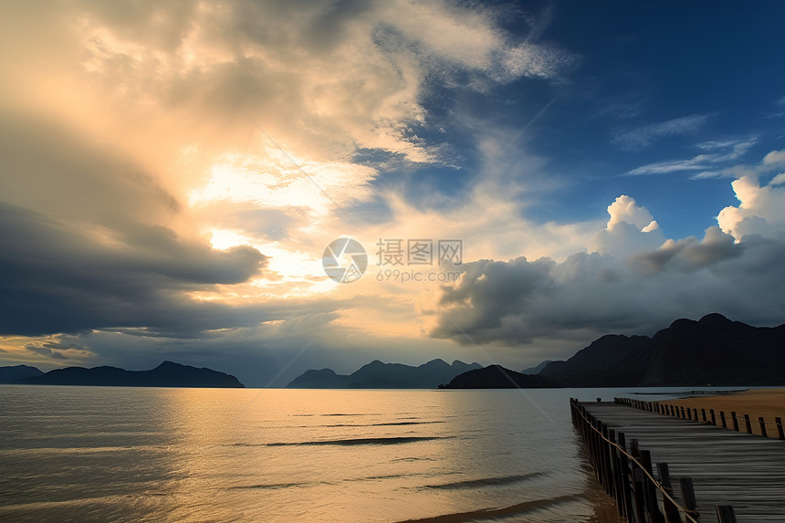 蓝天下的海洋风景图片