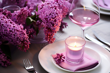 餐桌上的鲜花和蜡烛背景图片