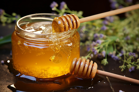 玻璃罐子里溢出的蜂蜜背景图片