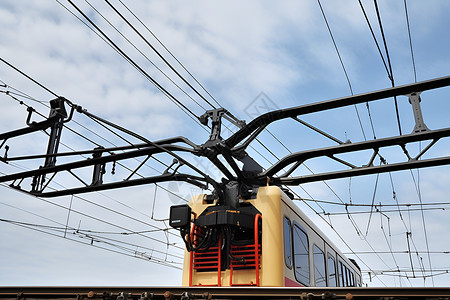 电缆下的能源列车背景图片